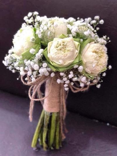 Hoa cầm tay cô dâu “Thuần khiết”