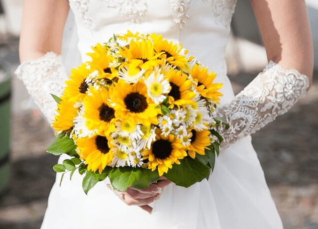 Hoa hướng dương dùng làm hoa cầm tay cho cô dâu